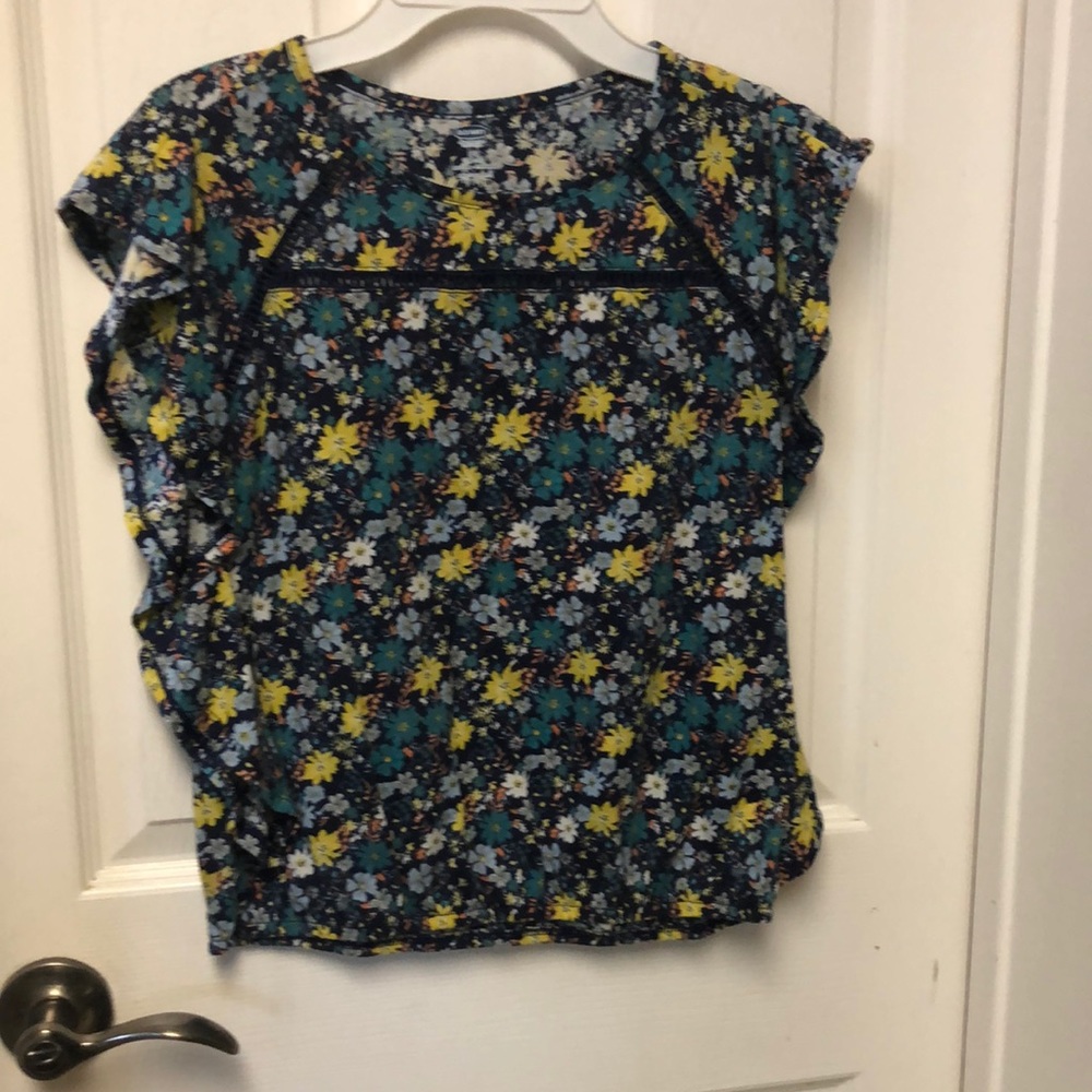 Girls shirt never worn, perfect condition